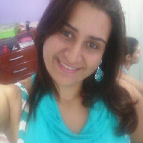 Minha vida é so diversão, nada de tristeza, comigo tdo mundo é igual, nada d diferenças.
Vivo a vida do meu jeito