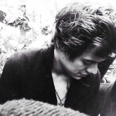 please follow @leakingharry