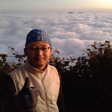 Tdk ada yg trlalu muda utk mmbuat perubahan. Stiap kt pnya ksmptan yg sma, nmun kberanian mmulainya yg brbeda. Mw masuk grbong mana? @Muh_Riandy @baitulmaal_bmm