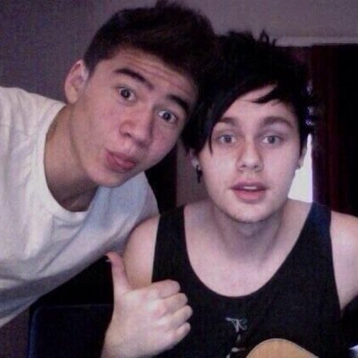 this is a free follows from @mikeyfivesos!! go follow me there and i'll probably follow back!! :)