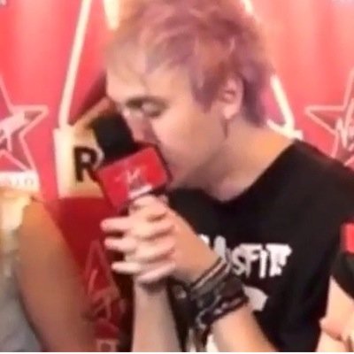Please follow @stylesdelpayne and @clifforddelhey. (: i love you .