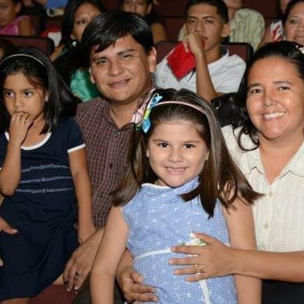 davidblancom's profile picture. Seguidor de Jesús.  Esposo de Carmen, padre de Isa y Abi... Pastor del @cbcaminodevida.  Dejándolo todo lo seguí...