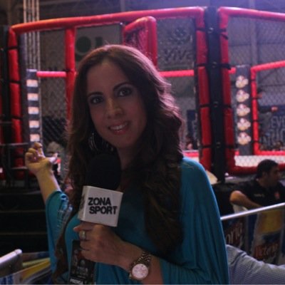 Soy una mujer odontologa de profesion que descubrio en el MMA primero un deporte a seguir,hoy es el motor que me impulsa.Ser reportera es la pasion de mi vida.