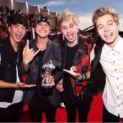 5 Seconds of Summer fan page. Owners: @Livvylx and @mashtonscakes_ forever with the 5SOSFam stay strong:* 0/4