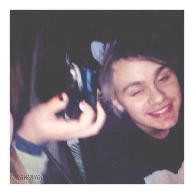 Hxmmlngss's profile picture. follow @viralwifi & @horrorfilmlrh if you wanna be punk rock.