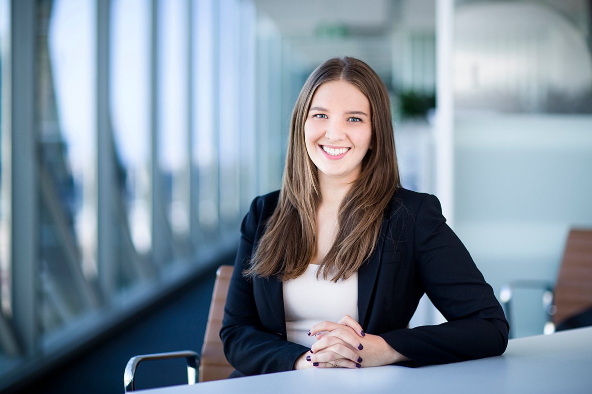 Commercial lawyer