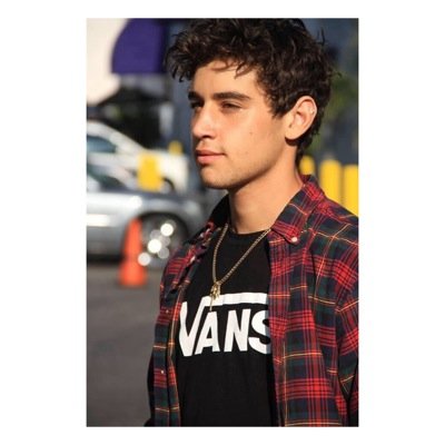 You just got a FREE FOLLOW cause your awesome! Please follow @MattBeFlawless she follows back, just ask. Ask for a James Yammouni, Bethany Mota DM if you'd like