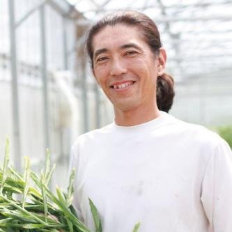 有限会社 丸新柴本製茶 専務。 静岡県島田市出身。 踊れないTRFのSAMと呼ばれる・・・。 緑茶・紅茶の製造及び商品開発、金時生姜商品の開発に携わっています。ギターとお酒、カラオケが趣味。