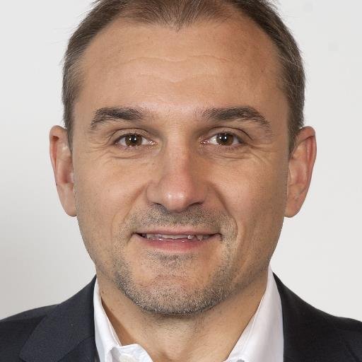 IT, GIS, Fotografie und Fussball begeistern mich. Junge mit Idealen und Alte mit Lebenserfahrung inspirieren mich. Daneben: GL-Mitglied und Partner bei EBP.