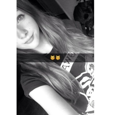 livi_macey14's profile picture. Im 13...i have purple hair thats a you need to know ✊