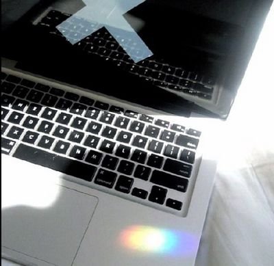 ‏‏الحياه حلوهه تخبي ضحكتك ليش ؟ انبسط ي خي لاأصفقك ~:)