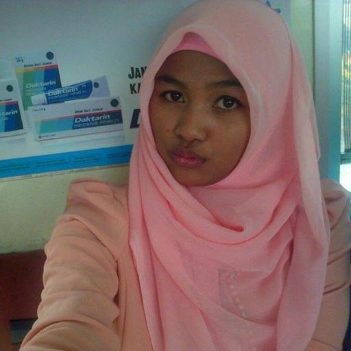 wanna
 be a good midwife | i love islam and kerropi | i''ll be the one if ypu want me to and dont look me like a stanger | pin: 762da3c0