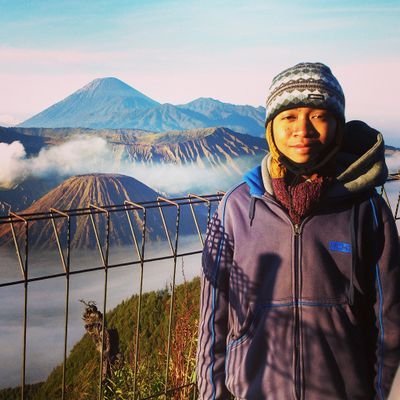 sakit HATI kok karna CINTA? sakit HATI itu harusnya belum bisa ngebahagiain orang tua.