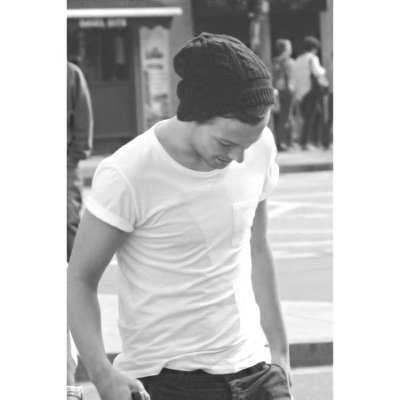 I FOLLOW YOU SO FOLLOW @pezzlinson AND RT THIS PLEASE https://t.co/QcWdk5ylkv