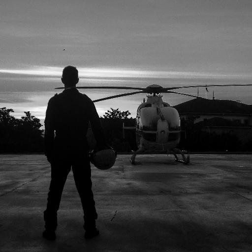 Vuelo. Era periodista. Hago un podcast sobre helicópteros.
https://t.co/HcePnDciHU