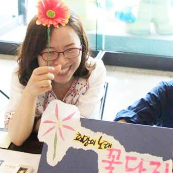 희망의노래 '꽃다지' 기획자 민정연의 개인계정. #꽃다지 #꽃다지음반구매 https://t.co/qtCieME6Yq #꽃다지홈페이지 https://t.co/lRa1k8cFAa