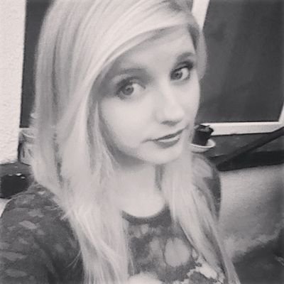 I Know That You Don't Have A Reason To But If You follow Me , I'll Follow You Back, I Promise!(':                  16 , English/Irish Girl And Proud!(:
