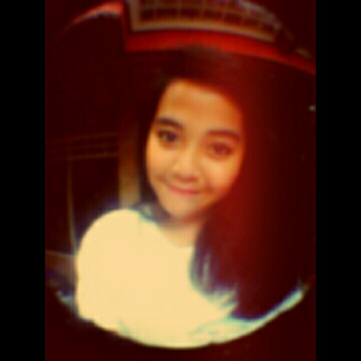 RzzaNraini's profile picture. 9