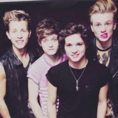 basically we tweet vines about 4 idiots :)                                     ((the vamps retweted))