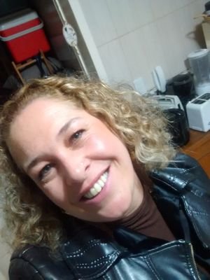 Proprietária e Professora da Oficina de Dança-Academia,formada em Educação Fìsica  PUC-Paraná