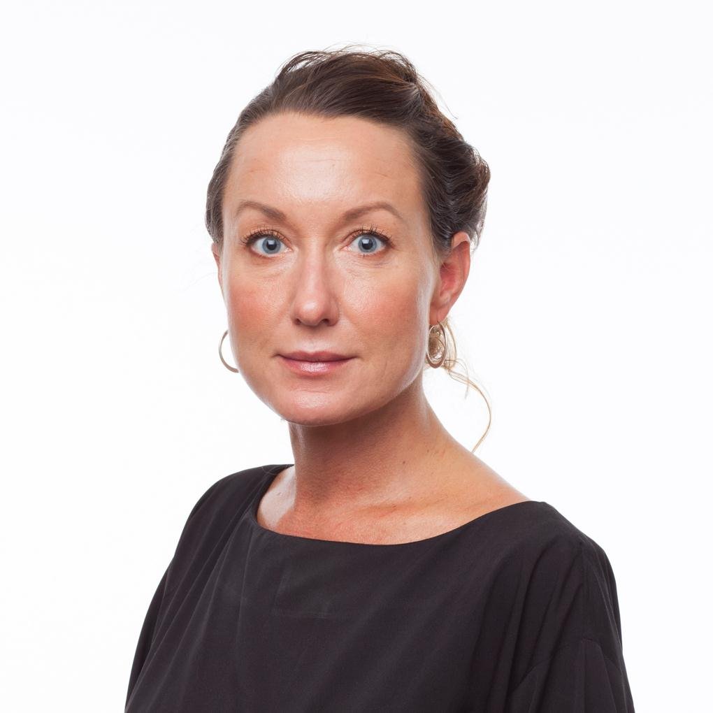 Statsvetare inriktning utrikespolitik. Kommunpolitiker (M) Stockholm- KS, KF, stadsbyggnad, gruppledare Skarpnäck SDN, Kulturnämnden & KulturhusetStadsteatern