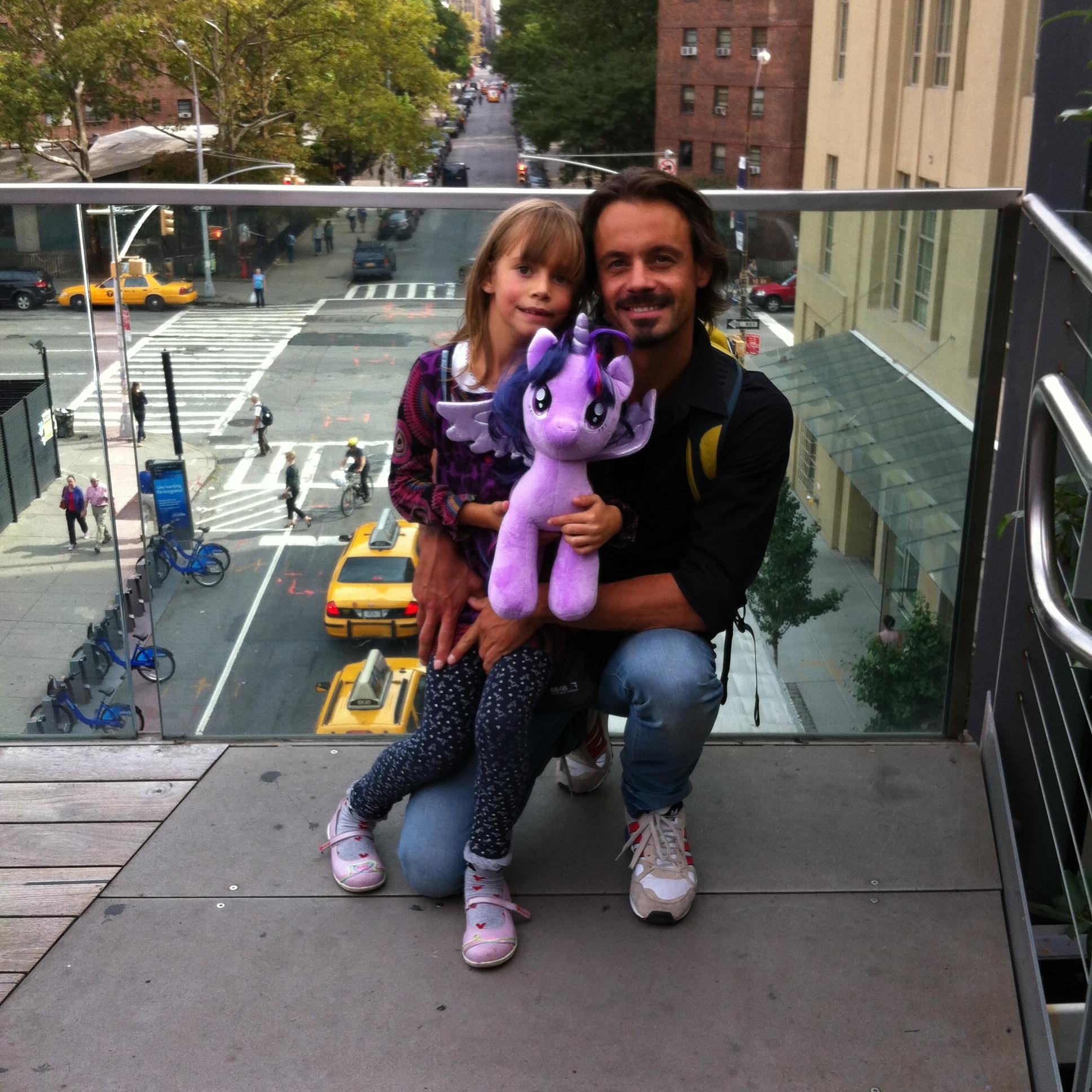 FilippettoAless's profile picture. Che tu possa avere il vento in poppa, che il sole ti risplenda in viso e che il vento del destino ti porti in alto a danzare con le stelle. 
George Jung.