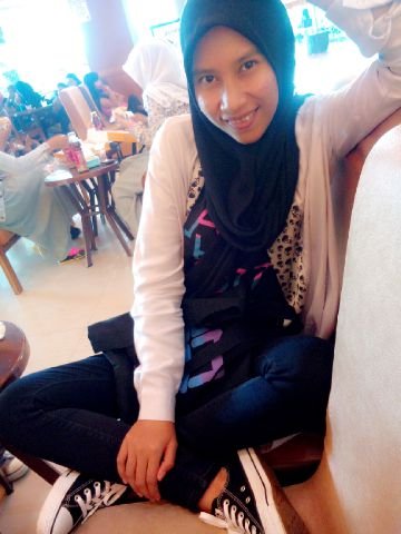 aprilia2104's profile picture. Free,Young,and Wild suka yang hitam ?