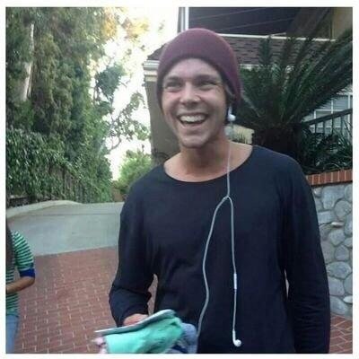 Idk I just love 5sauce • I rt spam • my personal twitter @cheeriolouke
