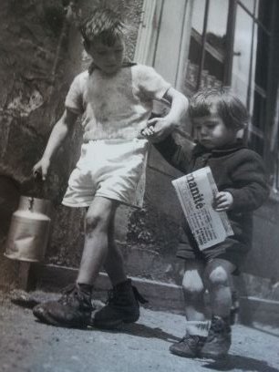 Communiste, ouvrier du Livre, syndiqué au sglce - CGT, président de l'Institut CGT d'histoire sociale du Livre parisien.