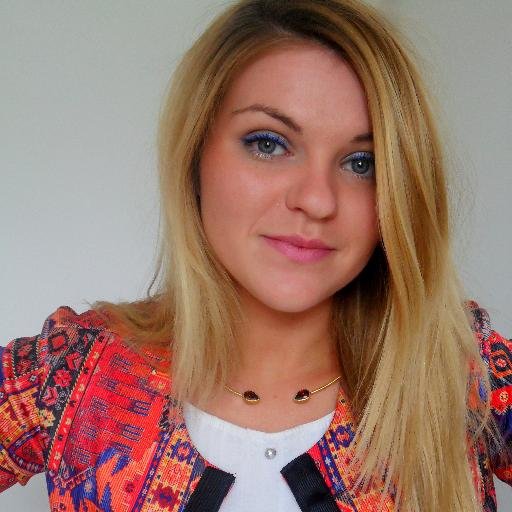 Laura, passionnée mode/beauté ! Retrouvez moi sur: https://t.co/bnBeVT2s4w
et Insta': @alamodeblonde