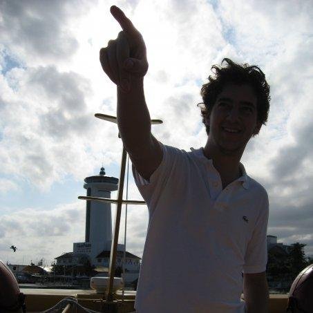 Manuel_Ortubey's profile picture. Doctor en política y amante de las redes sociales. Así como consultor de marketing global.