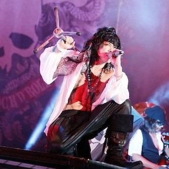 hyde！L'Arc-en-Ciel！VAMPS！ 
     無言フォローすいません！
                  大阪高2！
