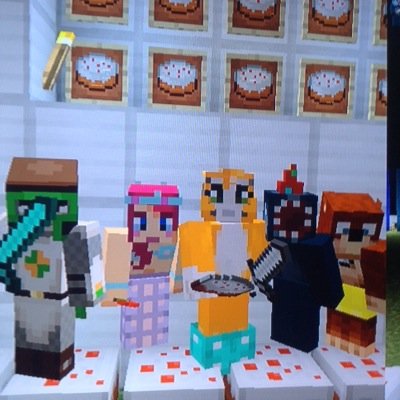 teammadcrafters's profile picture. This is our build team account send M4 MADDY a msg saying i want to join and i will see if you can build good