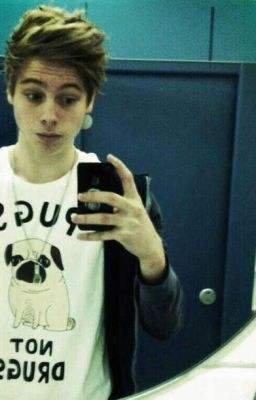 A girl should be like a butterfly. Pretty to see but hard to catch. || 1D&'5SOS