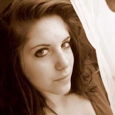 21ans , célibataire, fan de jeux vidéo. Joueuse COD Xbox 360