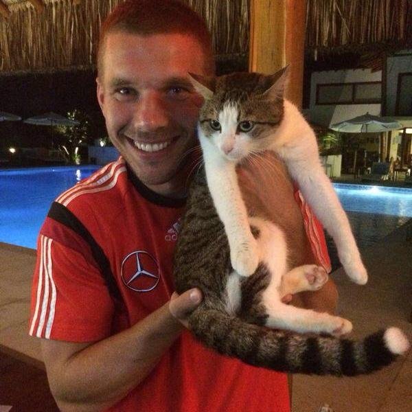 sou estudante,fã do messi,neuer e shaquiri,@SEPalmeiras,@FCBayern,@FCBarcelona_es,fã da selena,lady gaga,nicki minaj
