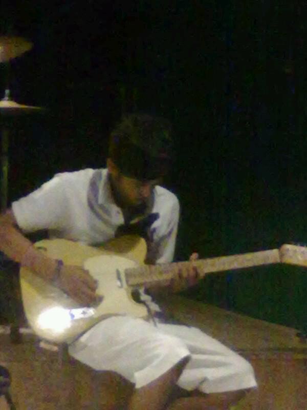 gitarist RiVaL |inspiration @MitaEnglandMuse |anggota @V_Semarang