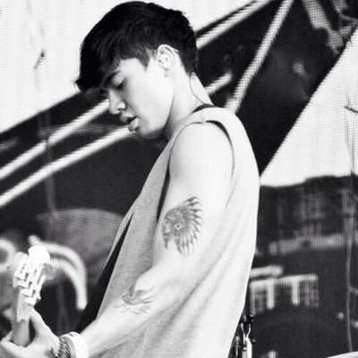 CLICK LINK FOR DMS TO LUKE AND BAND https://t.co/cC4ZN9pWHj