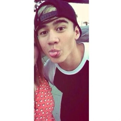 PLEASE FOLLOW @LynNegroni & @AliciaNegronii ! xx
They follow back just ask!x 
I Love you x