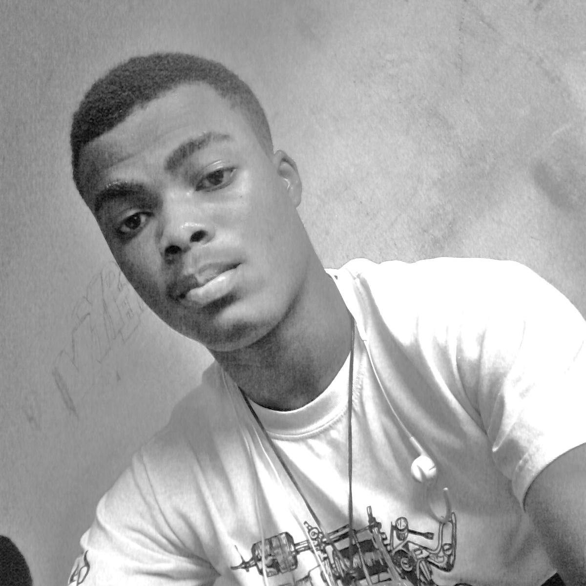 I see no need to compete with nigga's like them,cos i got alot of things they don't #wiz