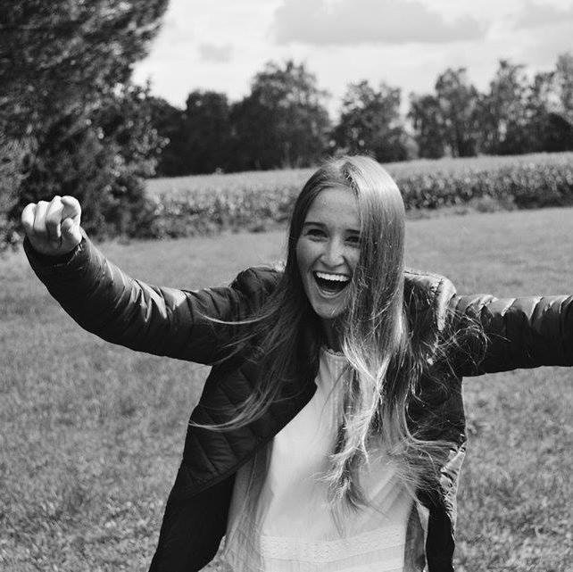 DaraELFDT's profile picture. Hi, I'm 1/5 of ELFDT.                             Instagram: DaraELFDT             Snapchat: daradecoensel