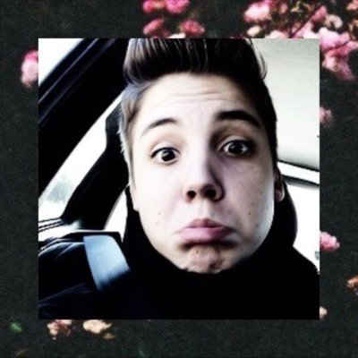 Espinosaa_days's profile picture. Live simply so others can simply live☀️