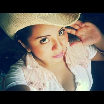 Amo Bailar Estudio baile y Danza modenarna y sere una gran bailarina.. soy fanatica ala lokuras