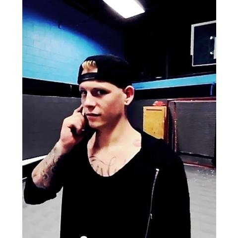 sorry let you waiting but @justinbieber and @Charley_Rixton are calling me