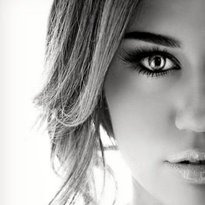 ฯCredere nella croce é facile, la vera croce é crescere perché non puoi piú credere alle favole.ฯ