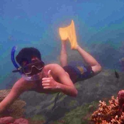 Sabar , iklas , sopan , ramah , selalu berdoa , kunci buat kesuksesan :)