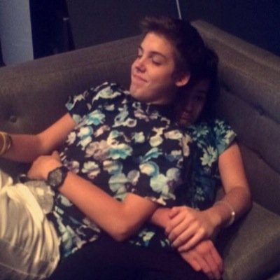 if you rt my last rt ill dm you to sammy follow @grierview too