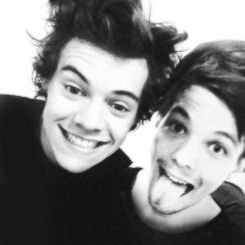 《 mannaggia a te e ai sorrisi che mi fai spuntare. 》