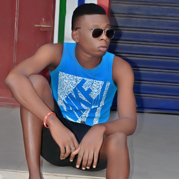 ousmiimii aek 4iiii lei mageilan dei oustiitii BREF ici la c'est pour ce fait des amis follow me wi jsai ma bio es nul ( suis moi sole-ment on va se connaitre)