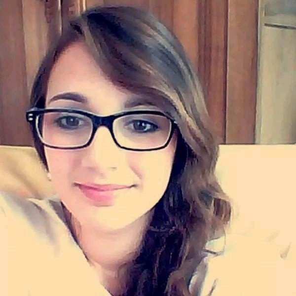 lea_poulin's profile picture. 